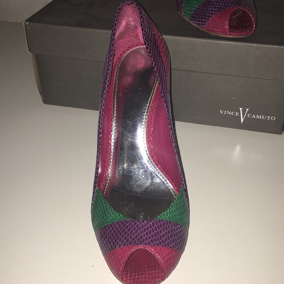 Vince Camuto Oaks Peep toe Pump - Picture 7 of 7